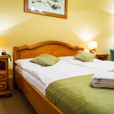 Hotel Satelit 皮耶什佳尼 外观 照片