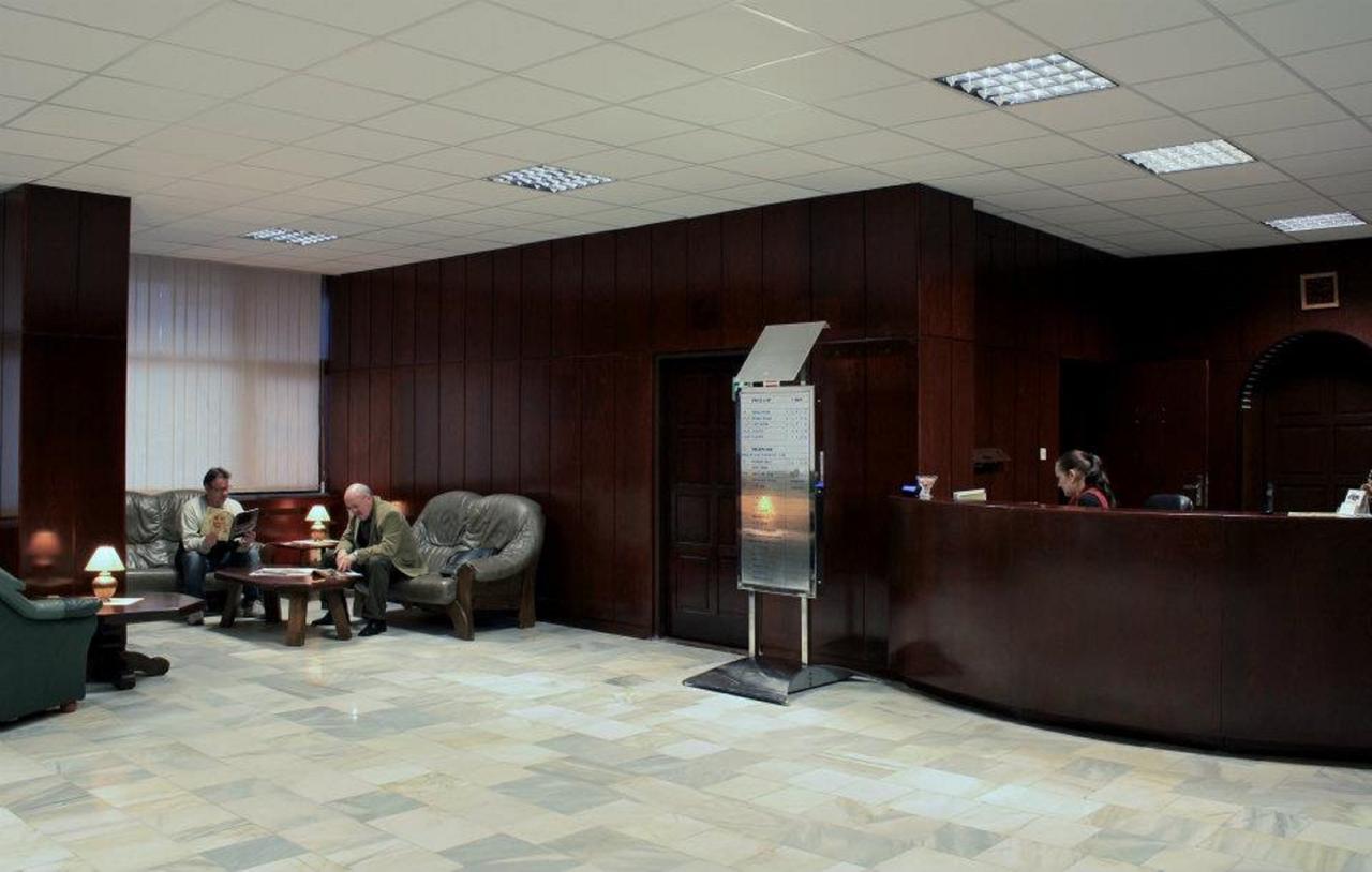 Hotel Satelit 皮耶什佳尼 外观 照片