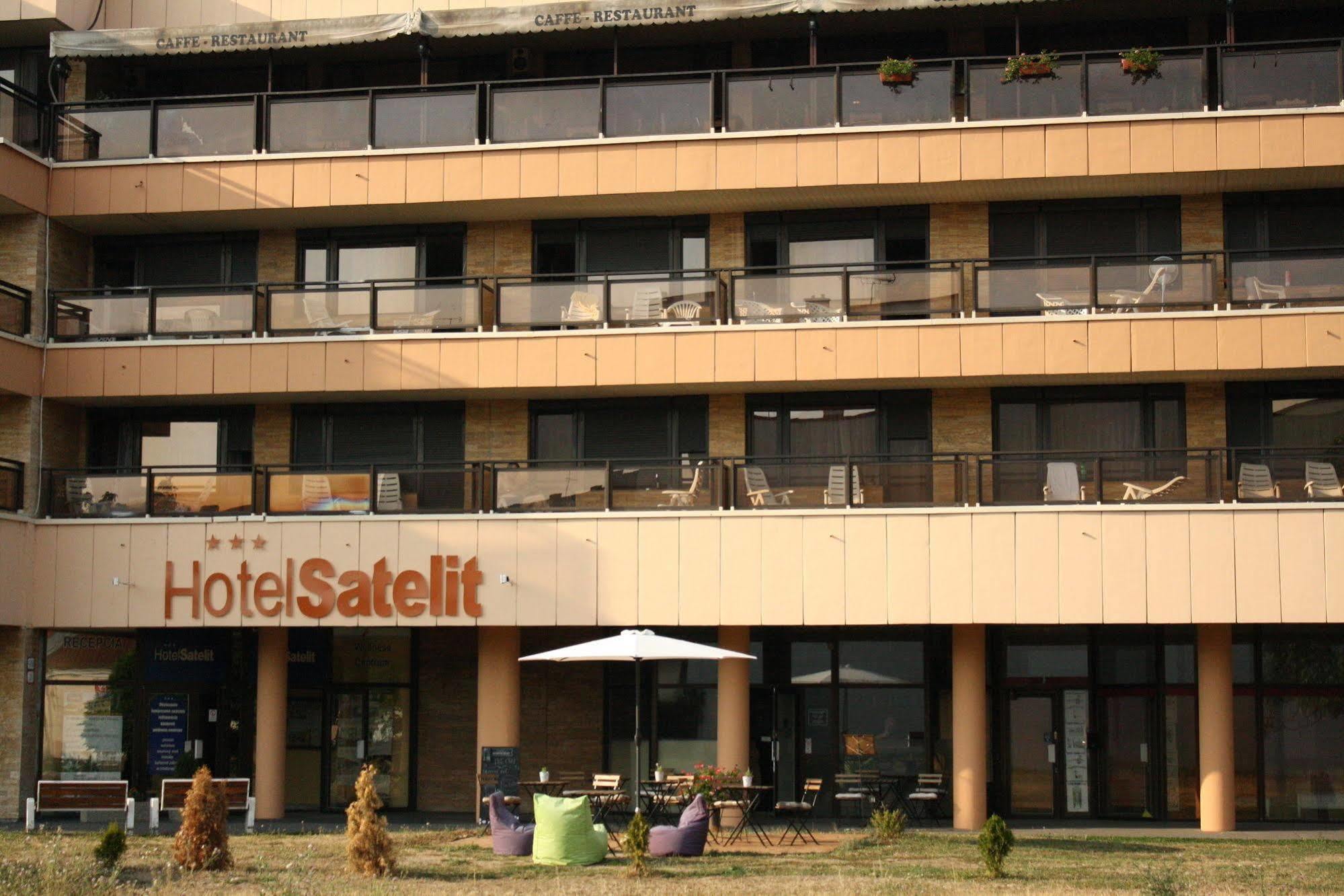 Hotel Satelit 皮耶什佳尼 外观 照片